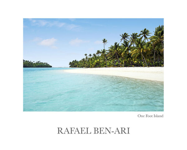 Landscape view of an empty tropical island beach (One Foot Island) in Aitutaki Lagoon, Cook Islands – Fine art photography print for sale. Decoration poster for home or office wall taken by documentary travel photographer Rafael Ben Ari